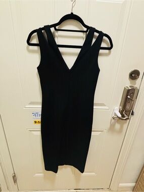 NWOT SIZE 2 Vince Camuto Black Double-Strap V-Neck Midi Dress back zip closure